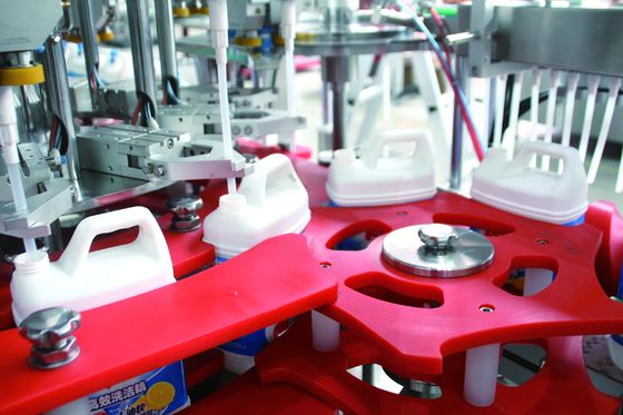 Machine de capsulage de remplissage de bouteilles automatique de Huituo pour l'essence de détergent, détergent liquide de vaisselle