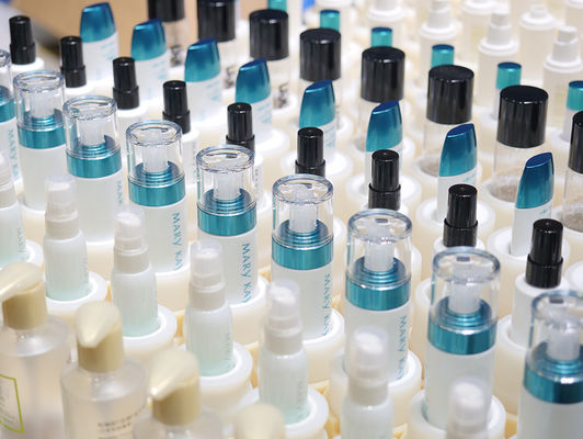 Chaîne de production de capsulage remplissante cosmétique pour le remplissage de la crème de l'eau