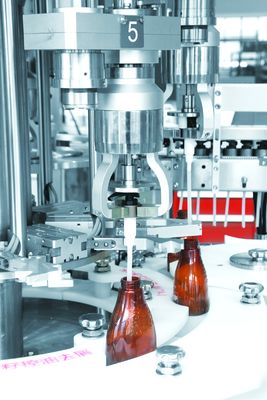 Machine de capsulage de bouteille semi automatique de 2500 BPH