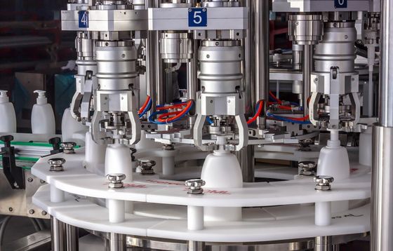 2 dans 1 remplissage de bouteilles de Monoblock et machine de capsulage