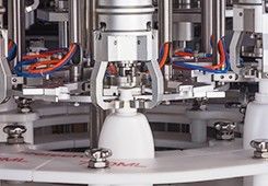 ANIMAL FAMILIER rotatoire automatique de Huituo et machine de capsulage en verre avec l'unscrambler de chapeau